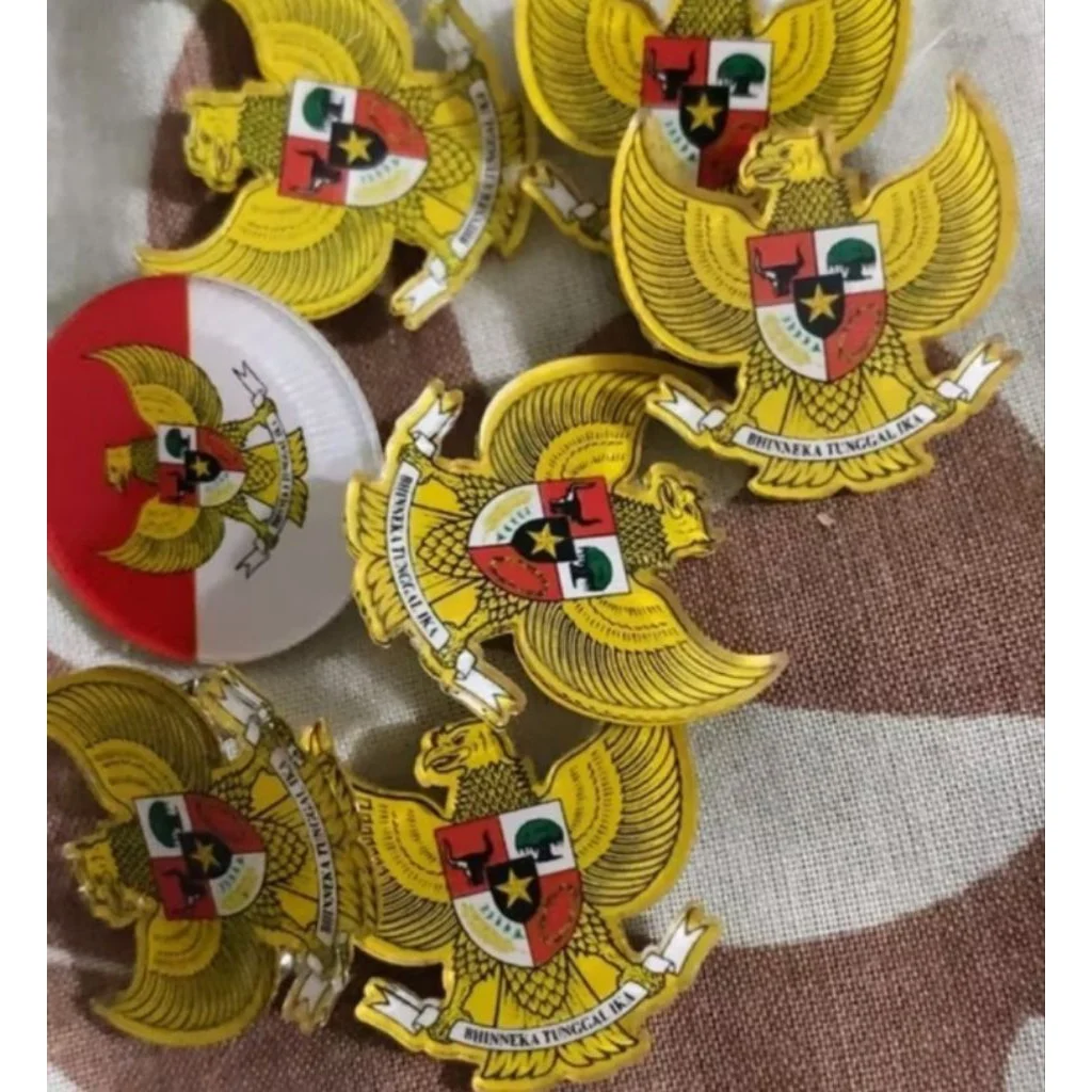 Jual PIN AKRILIK CUSTOM. desain dan pesanna bisa menyesuaikan | Shopee